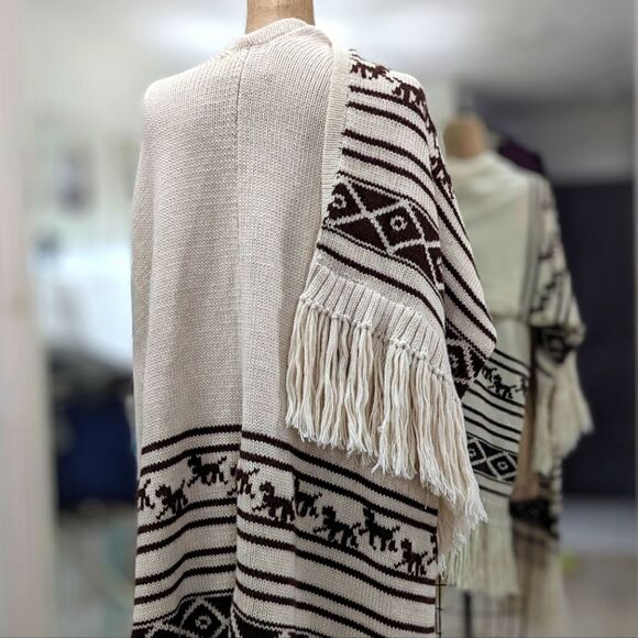 Alpaca Fringed Shawl - Picture 3 of 8